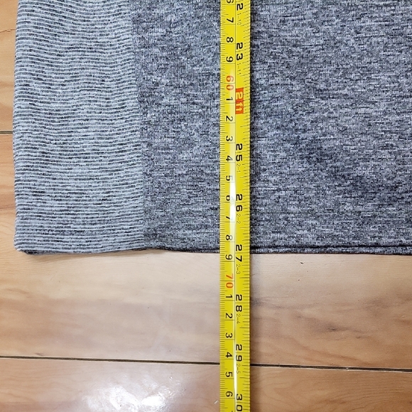 Seattle Kraken Size MEDIUM NHL Mens Gray Quarter-zip Pullover Lightweight Shirt - Picture 9 of 12